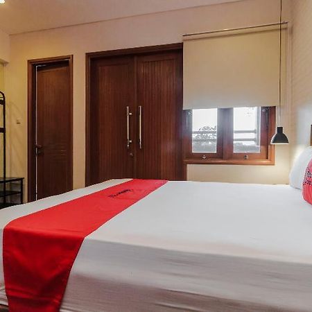 Reddoorz Plus @ Cbd Bintaro South Tangerang Exterior foto